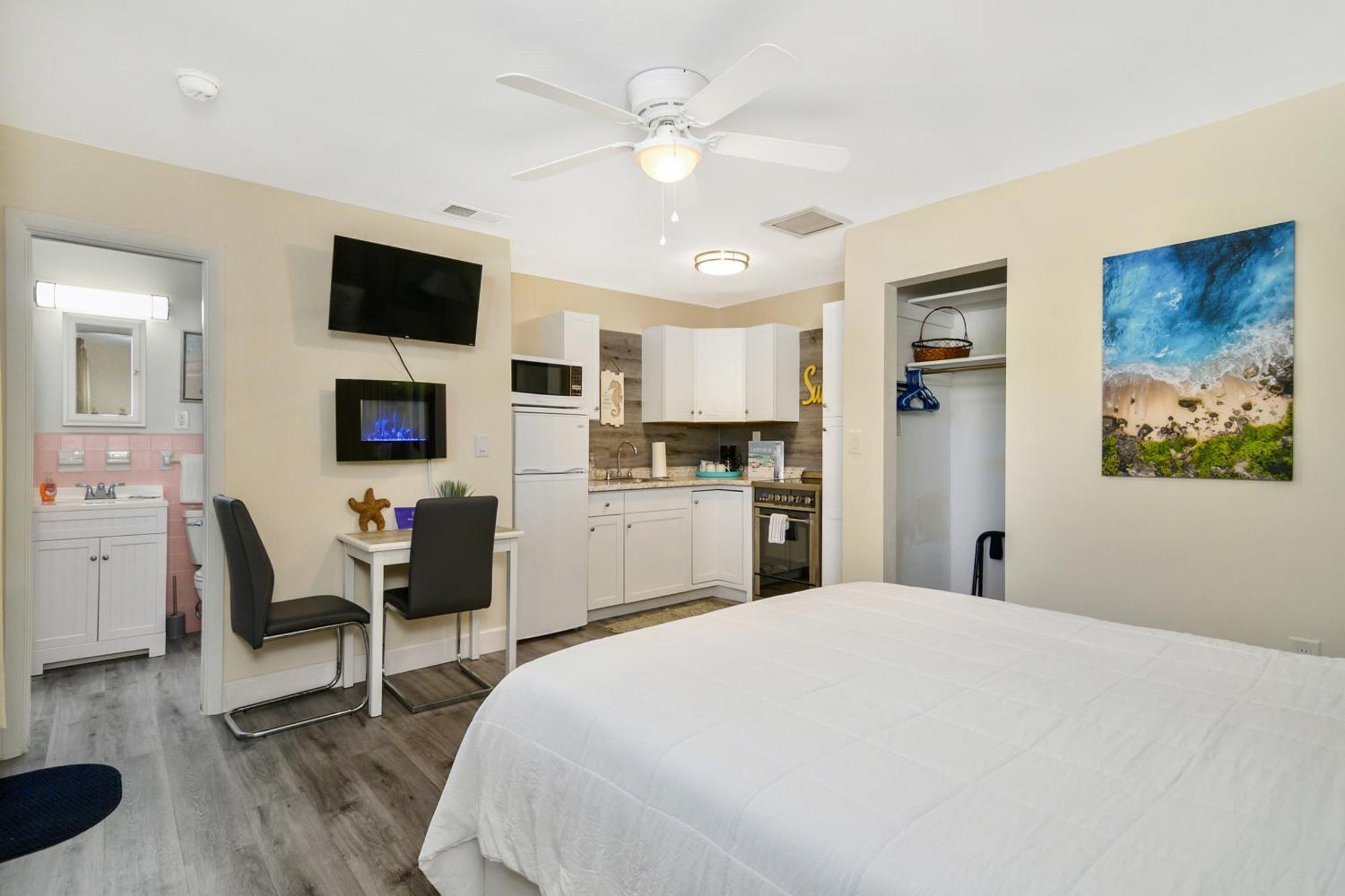 Latitude 26 Waterfront Boutique Resort - Форт Майерс Бийч Екстериор снимка